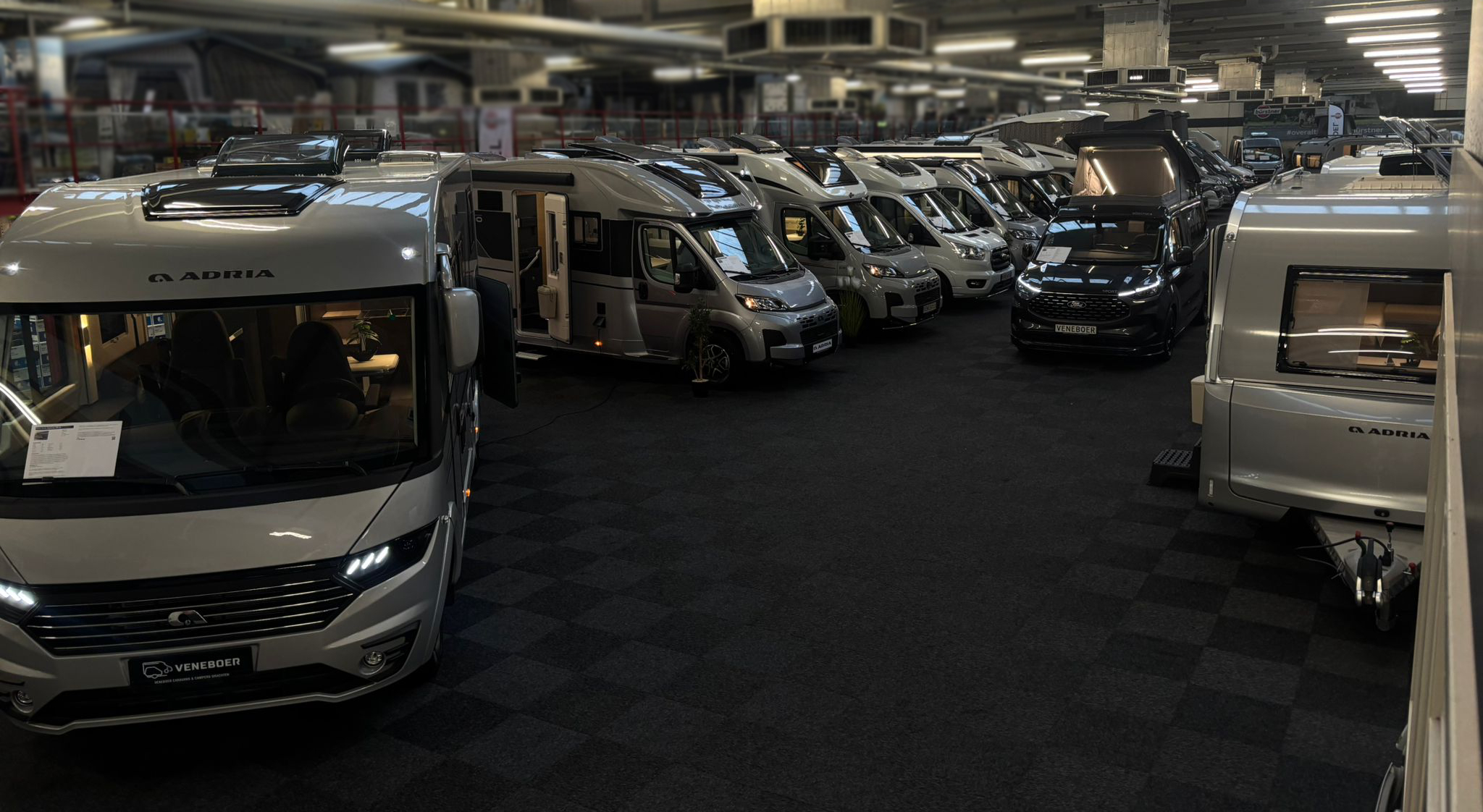 Showroom van Veneboer Caravans & Campers